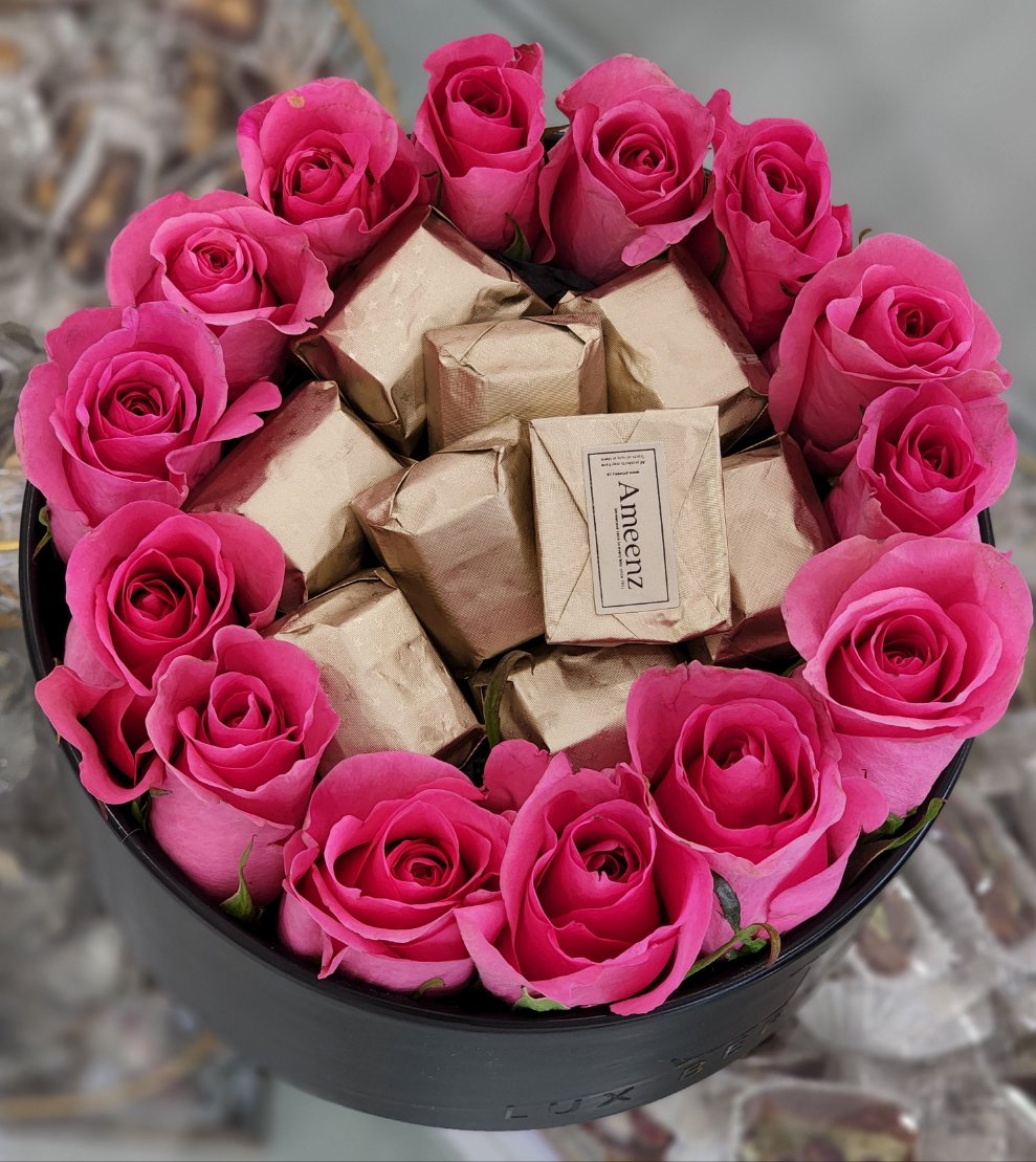 Fresh Roses and Caramel Chocolate 2 Lux Berry & Bloom
