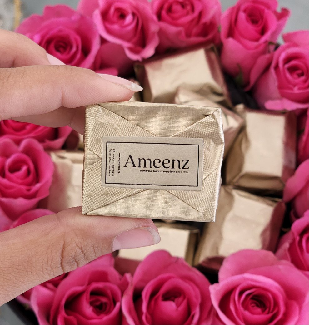 Fresh Roses and Caramel Chocolate 2 Lux Berry & Bloom