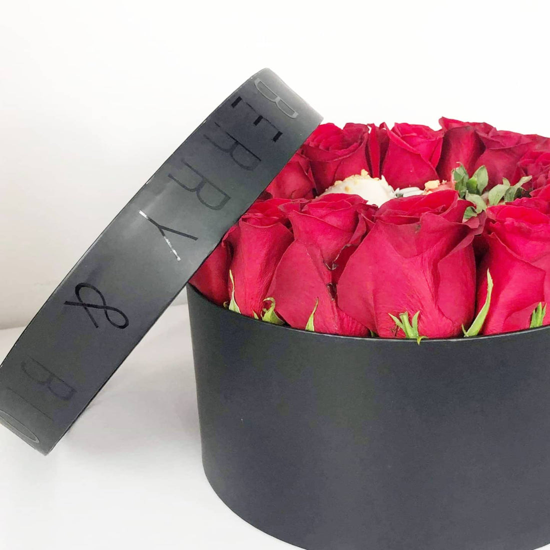 Roses and Berries Ring Box Red