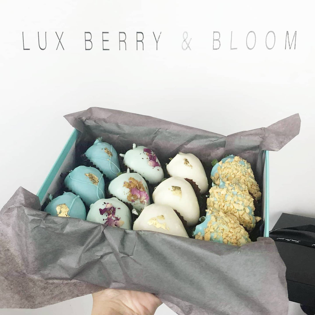 Medium Chocolate dipped Strawberries Box